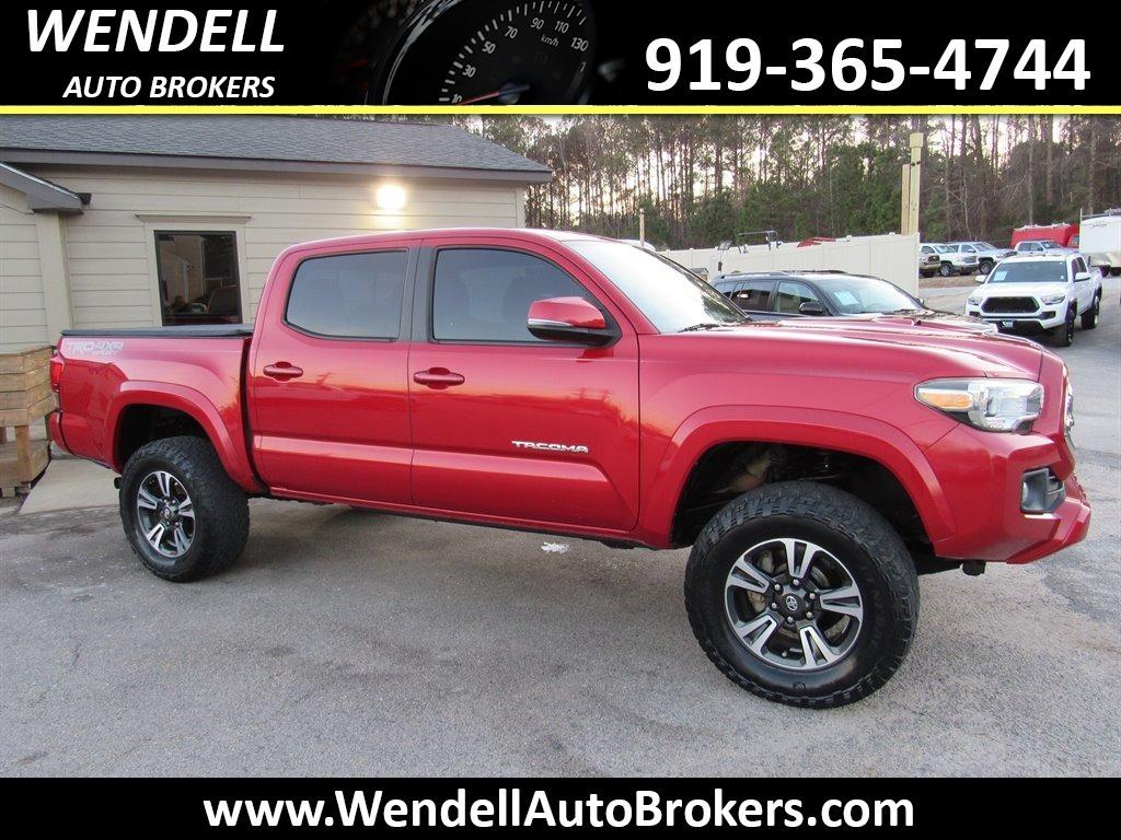 2017 Toyota Tacoma TRD Sport's photo