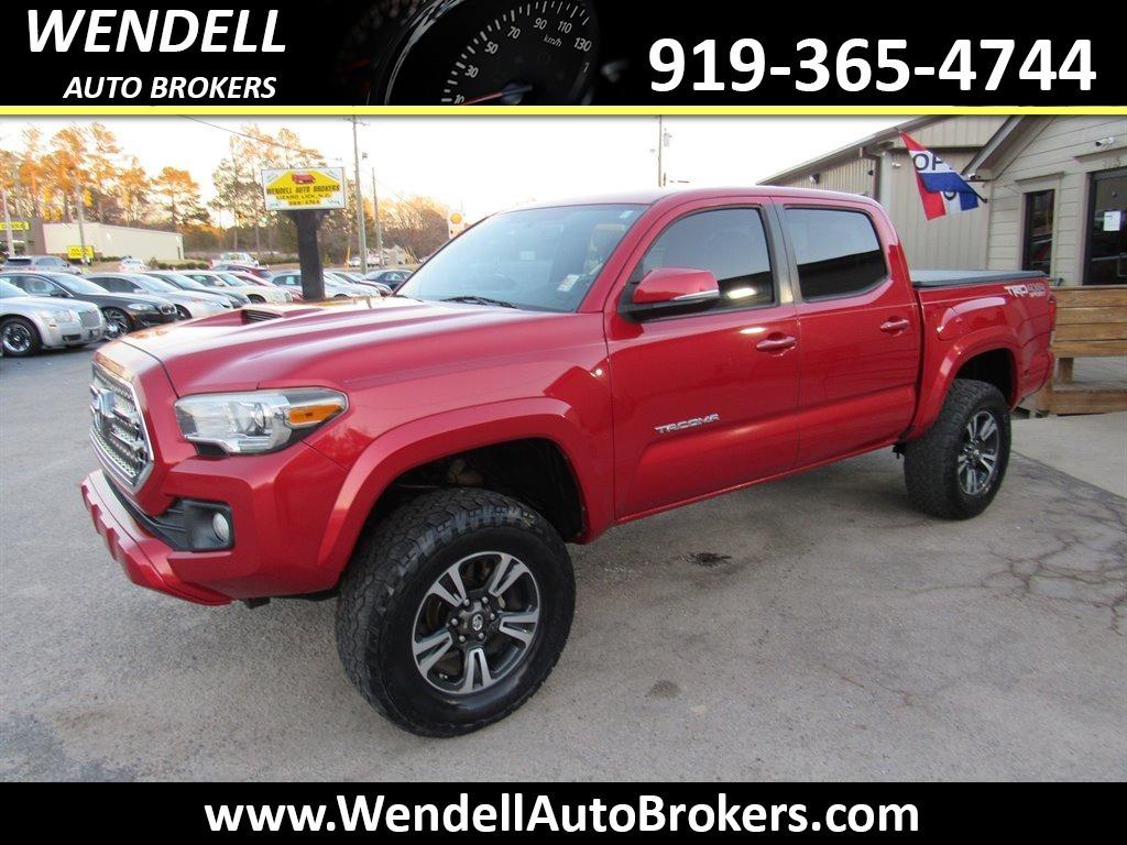 2017 Toyota Tacoma TRD Sport photo 4