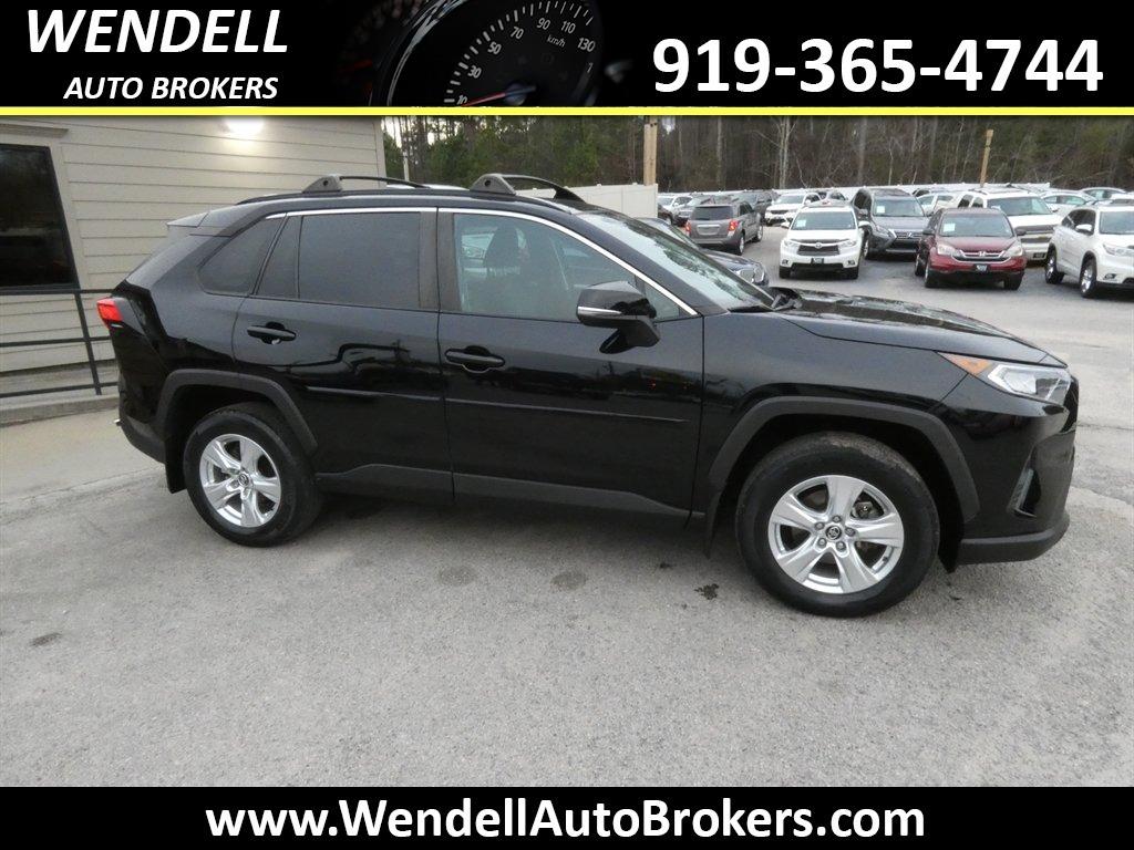 2020 Toyota RAV4 XLE's photo