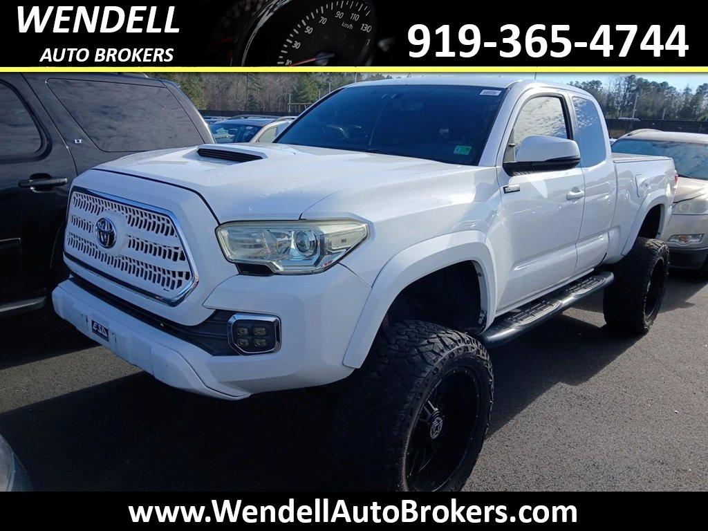 2016 Toyota Tacoma TRD Sport's photo