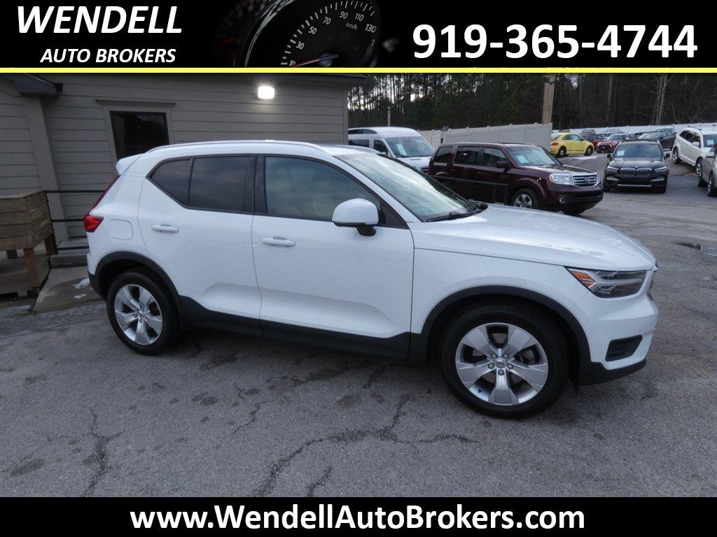 2020 Volvo XC40 Momentum