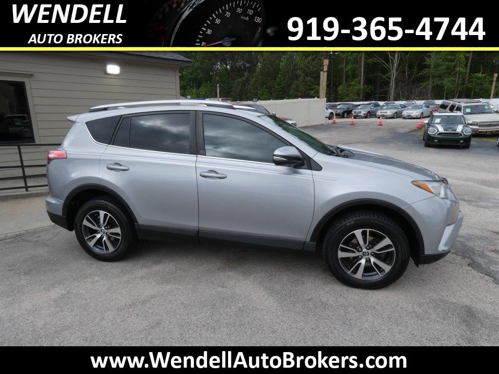 2016 Toyota RAV4 XLE's photo