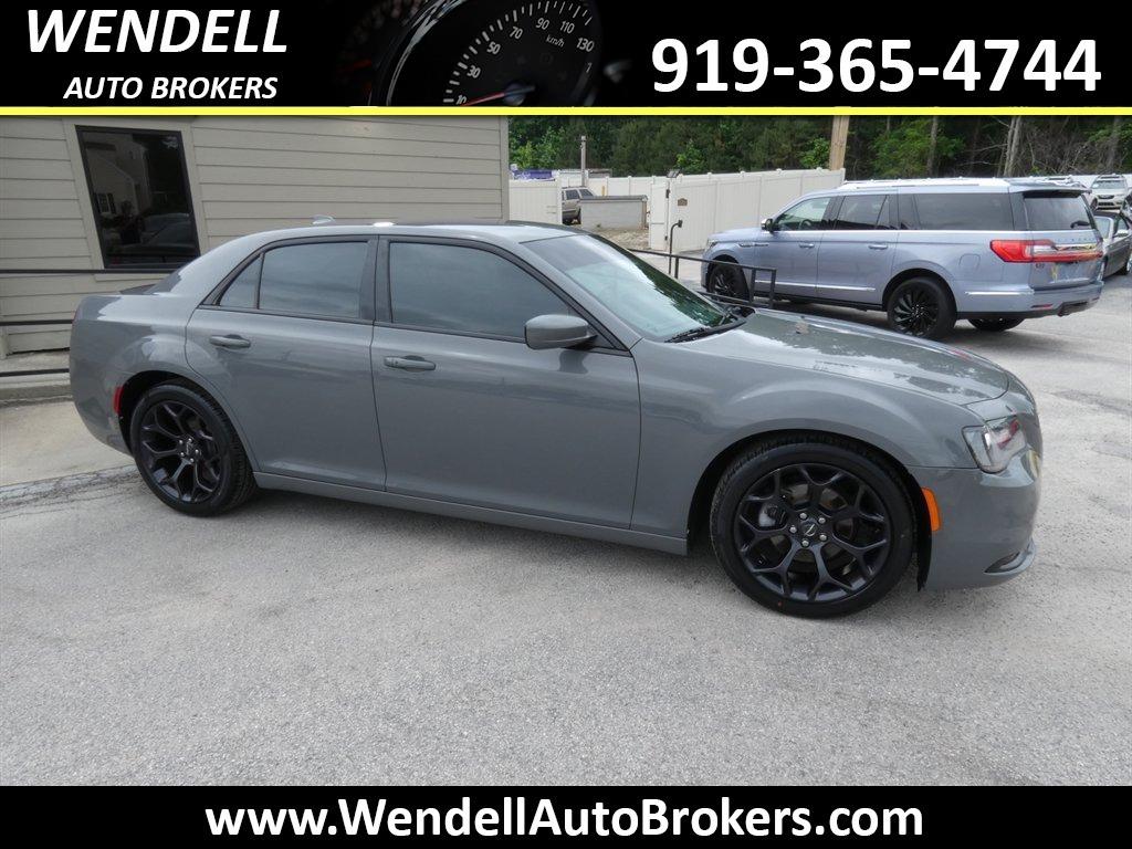 2019 Chrysler 300 S's photo