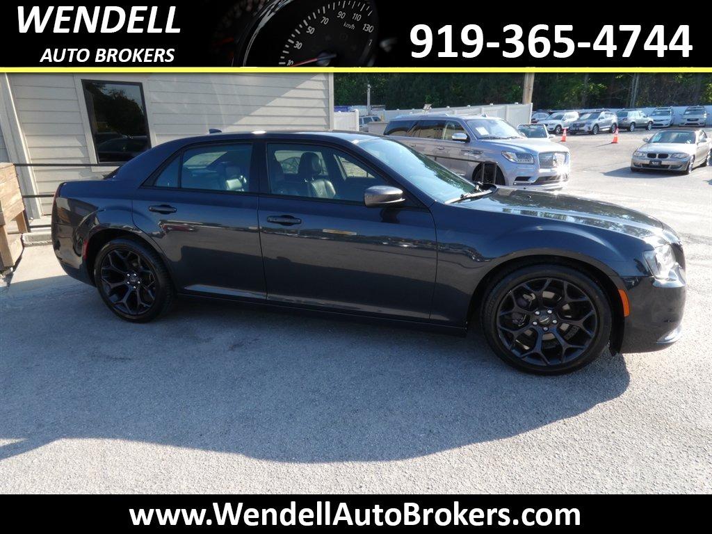 2019 Chrysler 300 S's photo