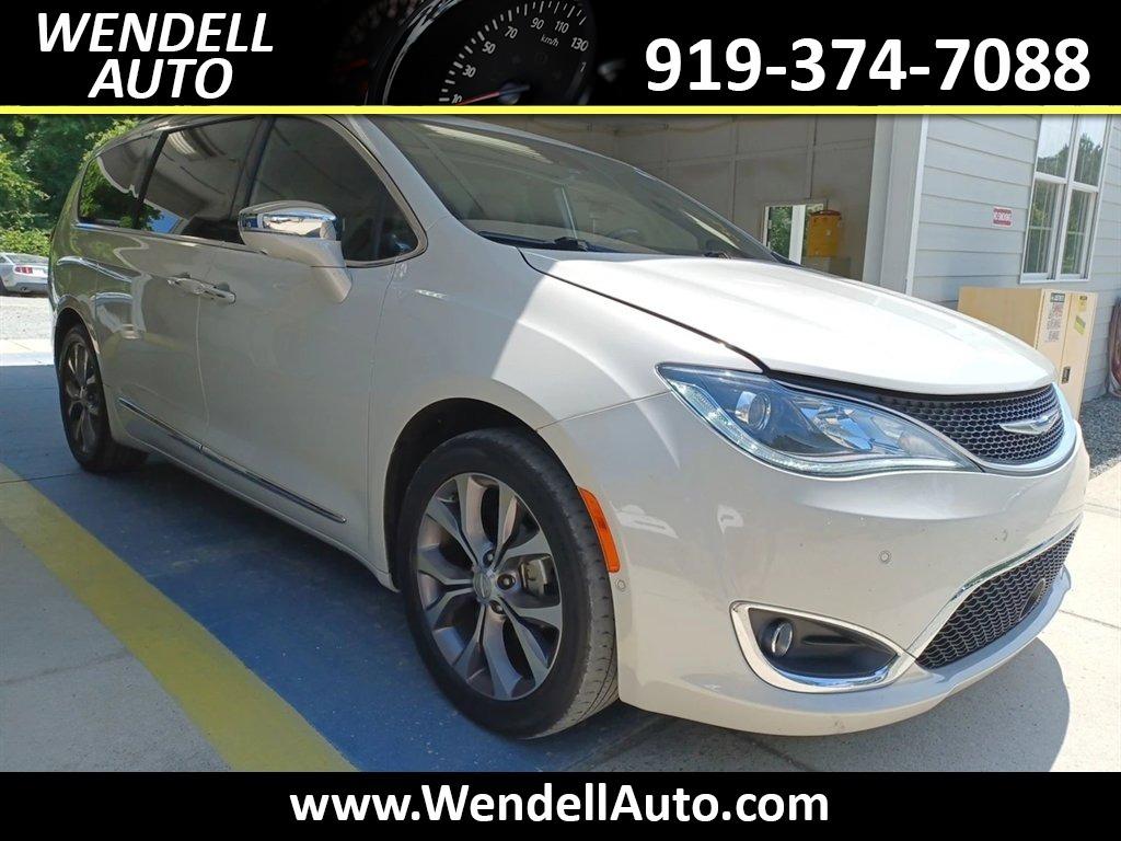 2020 Chrysler Pacifica Limited's photo